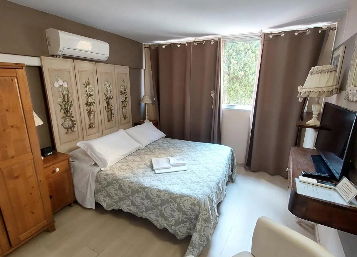 **  Hotel Tina Diano Marina Italy